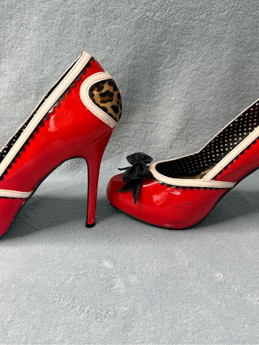 Bettie Page Red Patent Platform Stiletto Pumps with Black Bow - Sexy heels - Picture 4 of 4